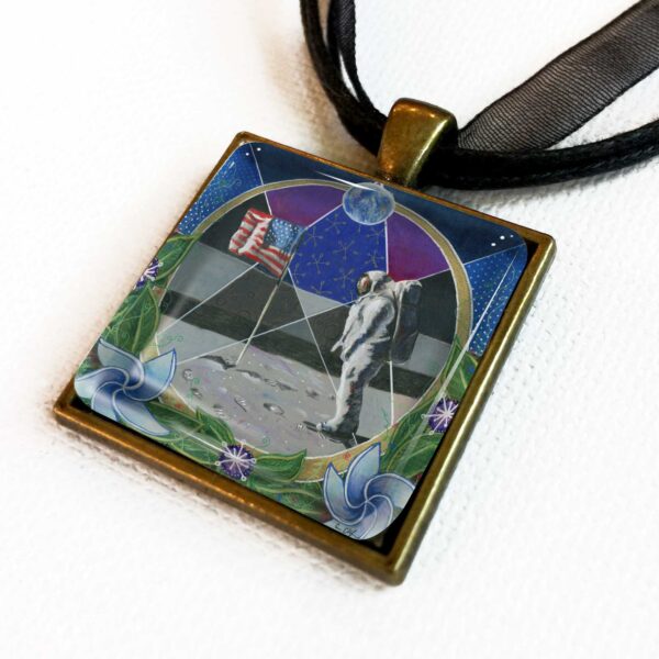 Salute - Pendant